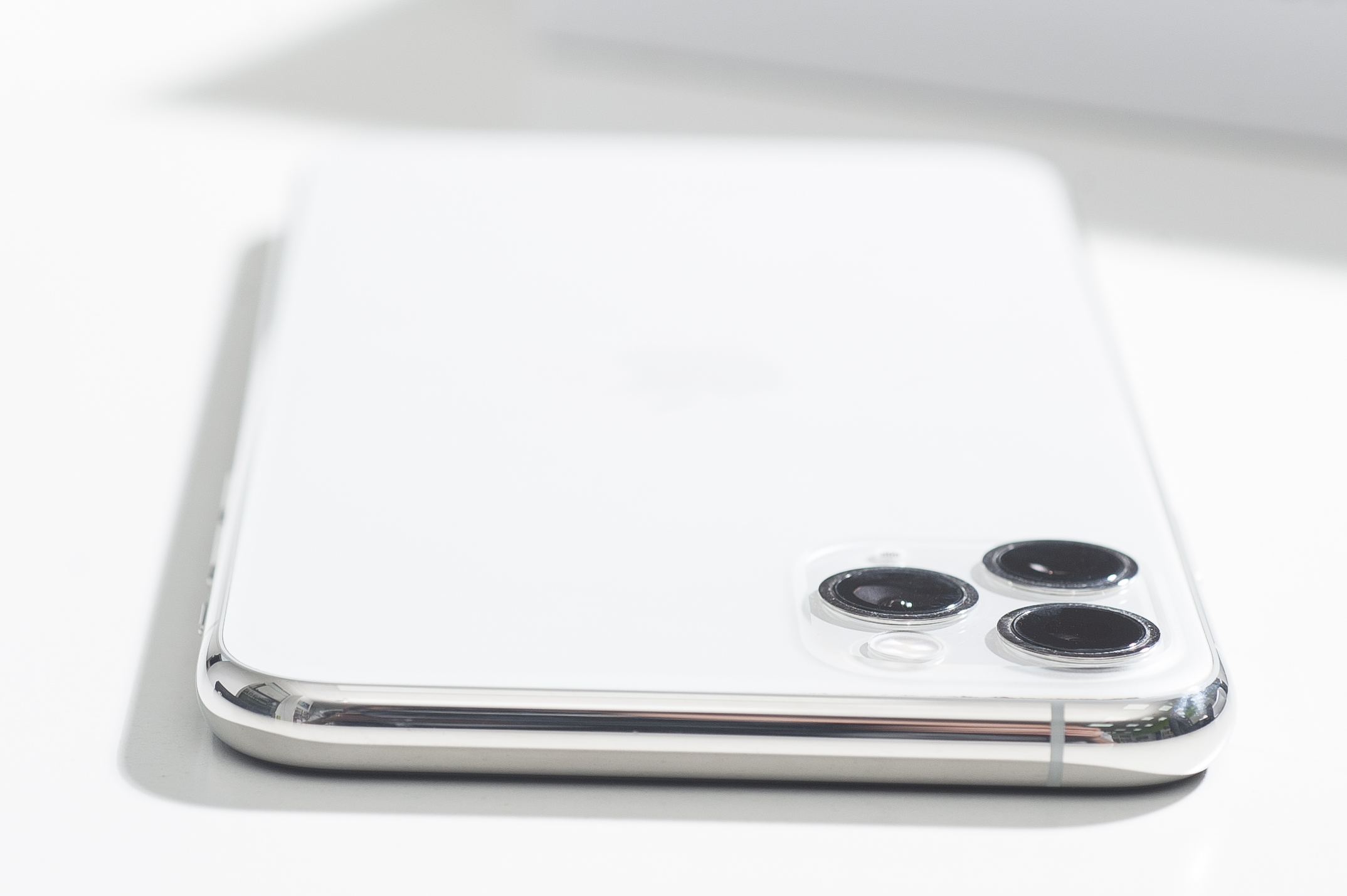Folosit iPhone 11 Pro Max 256gb, argintiu (MWH52).